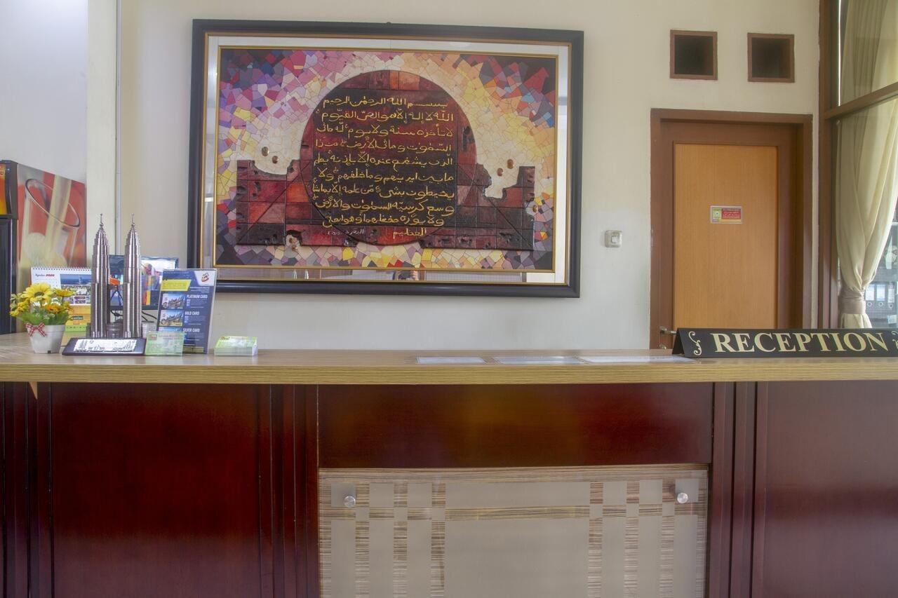 فندق Oyo 3894 Karunia Muslim Syariah جاكرتا المظهر الخارجي الصورة